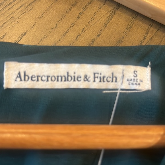 A green Abercrombie & Fitch dress - Picture 3 of 5